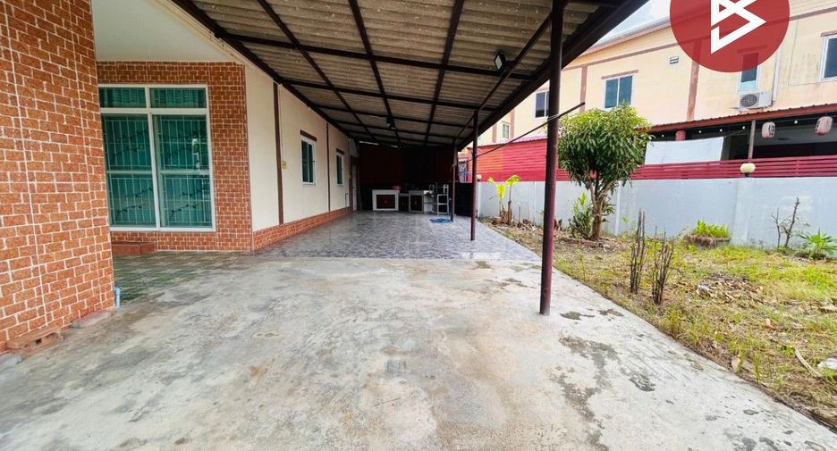À vendre 3 chambres maison de ville à Phanat Nikhom, Chonburi