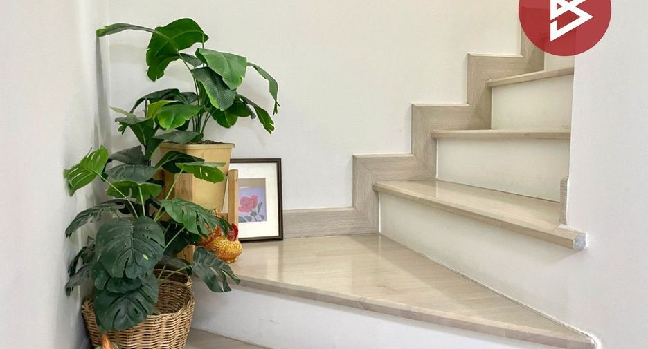 Reihenhaus zum Kauf mit 3 Zimmer in Sam Phran, Nakhon Pathom