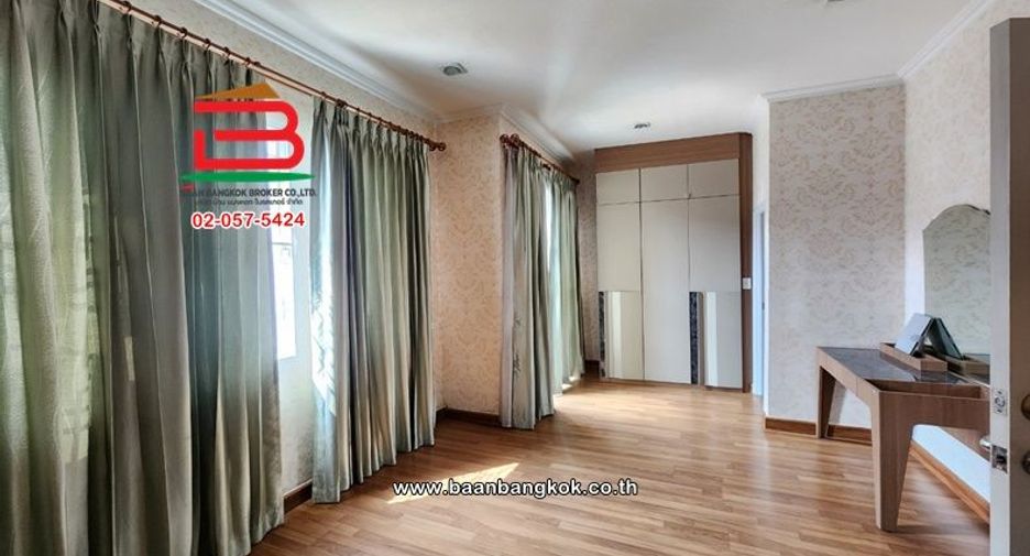 For sale 4 bedrooms townhouse in Sai Mai, Bangkok