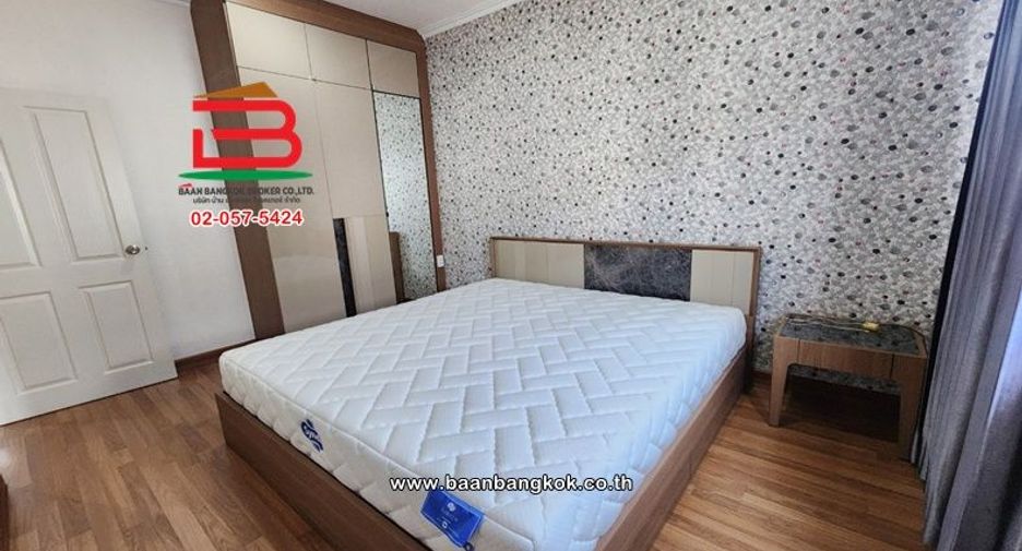 For sale 4 bedrooms townhouse in Sai Mai, Bangkok