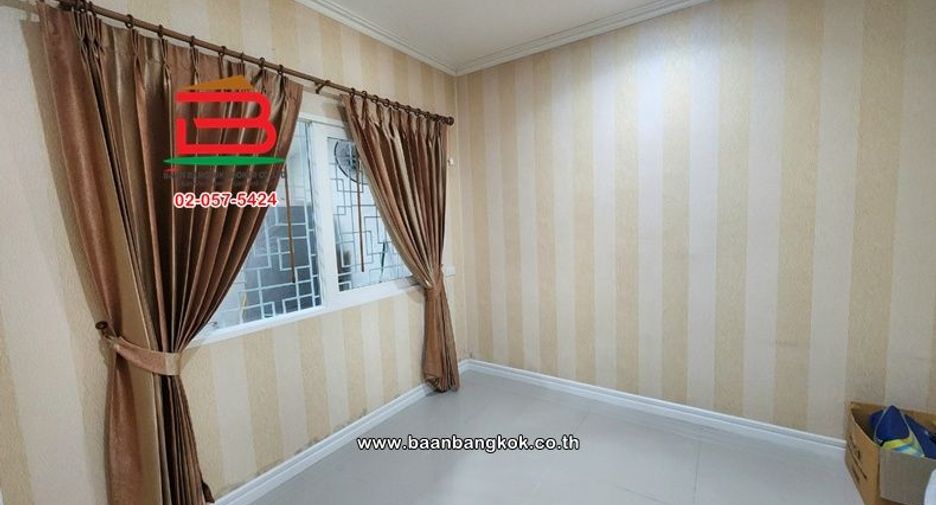 For sale 4 bedrooms townhouse in Sai Mai, Bangkok