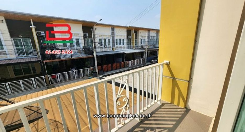 For sale 4 bedrooms townhouse in Sai Mai, Bangkok