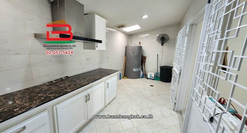 For sale 4 bedrooms townhouse in Sai Mai, Bangkok