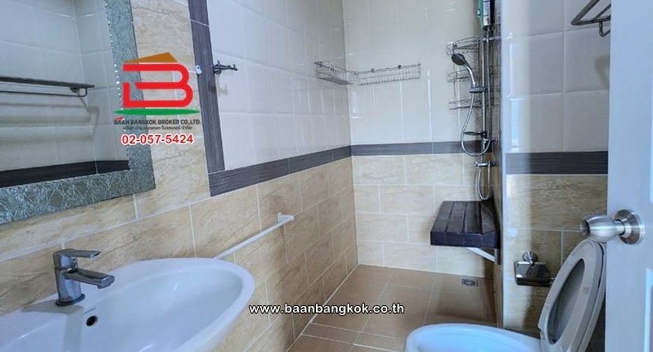 For sale 4 bedrooms townhouse in Sai Mai, Bangkok