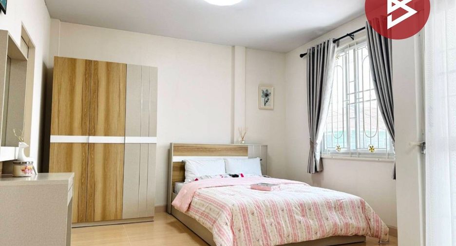 For sale 3 bedrooms townhouse in Min Buri, Bangkok