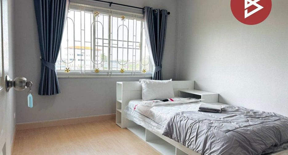 For sale 3 bedrooms townhouse in Min Buri, Bangkok
