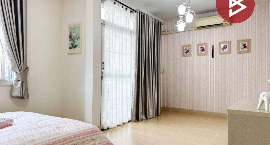 For sale 3 bedrooms townhouse in Min Buri, Bangkok