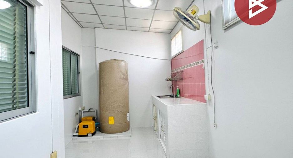 For sale 3 bedrooms townhouse in Min Buri, Bangkok