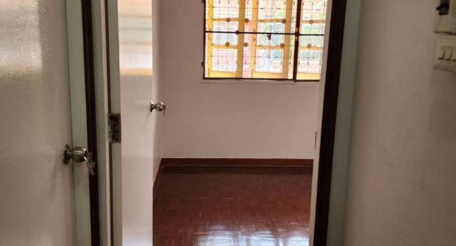 À vendre 3 chambres maison de ville à Khlong Luang, Pathum Thani