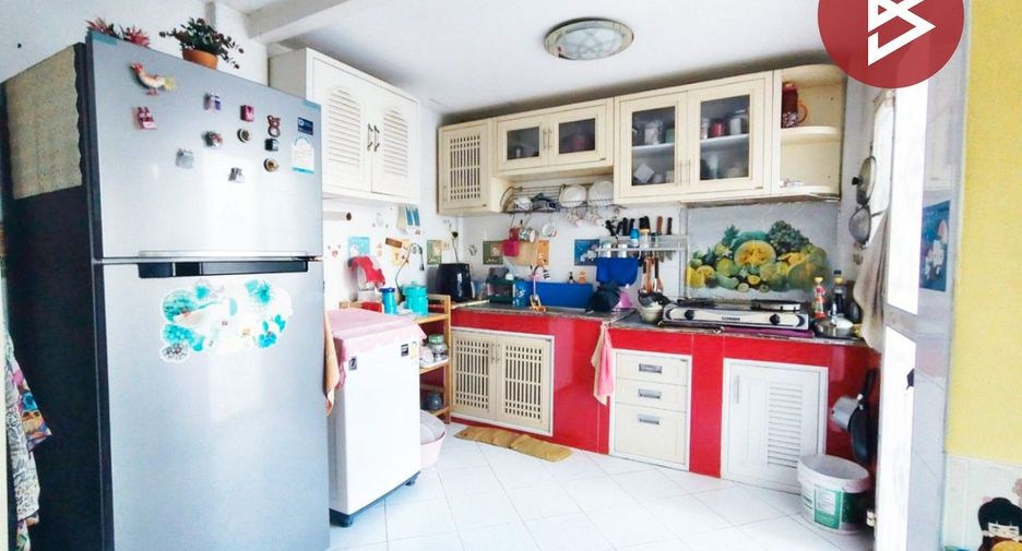 For sale 3 bedrooms townhouse in Mueang Samut Sakhon, Samut Sakhon