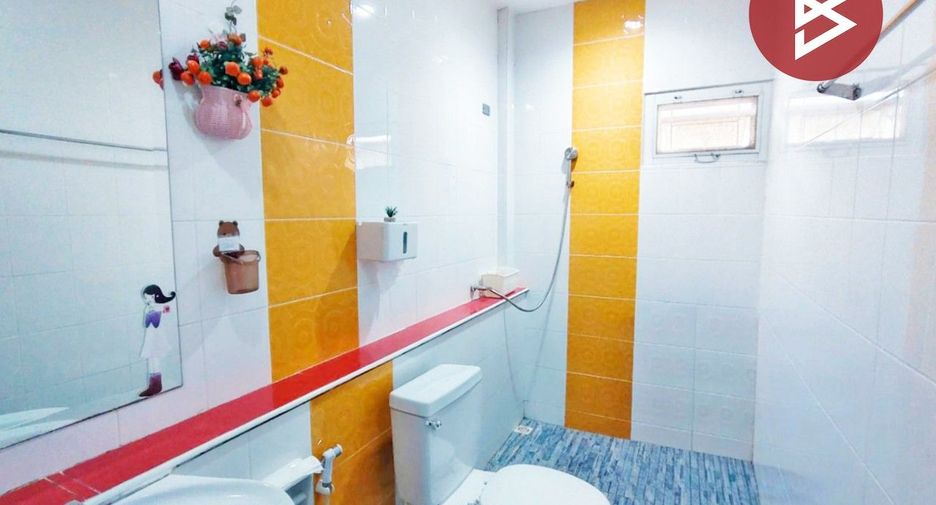 For sale 3 bedrooms townhouse in Mueang Samut Sakhon, Samut Sakhon