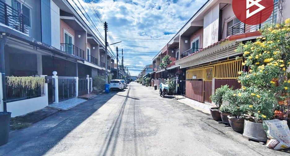 For sale 3 bedrooms townhouse in Mueang Samut Sakhon, Samut Sakhon