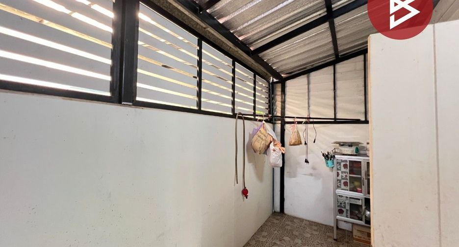 Casa adosada en venta de 3 habitaciones en Sai Noi, Nonthaburi