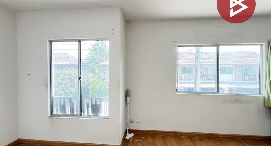 Casa adosada en venta de 3 habitaciones en Sai Noi, Nonthaburi
