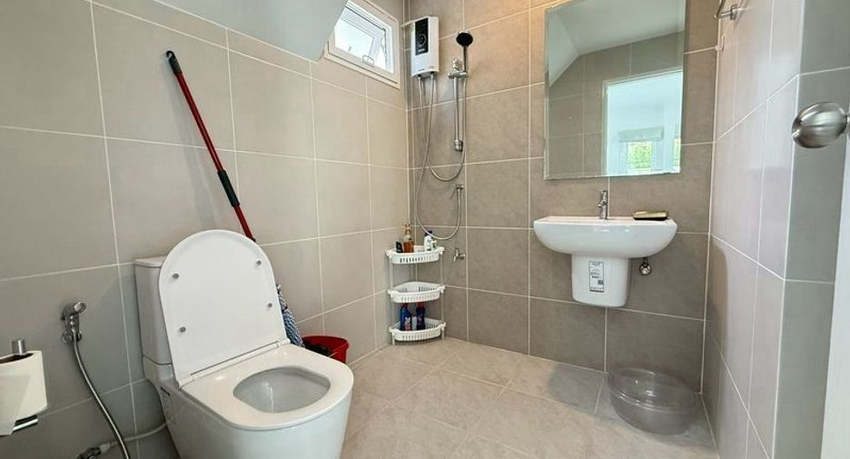 Haus zur Miete mit 3 Zimmer in Bang Lamung, Chonburi