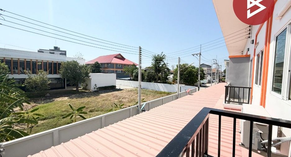 À vendre 2 chambres maison de ville à Mueang Chon Buri, Chonburi