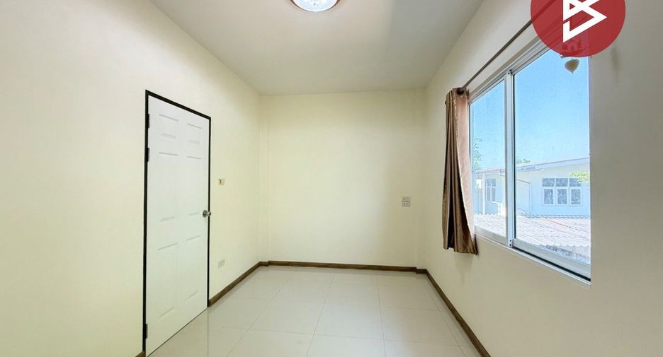 À vendre 2 chambres maison de ville à Mueang Chon Buri, Chonburi