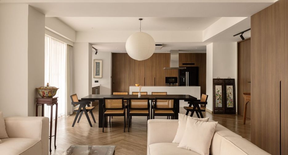 For sale 2 bedrooms condo in Khlong Toei, Bangkok