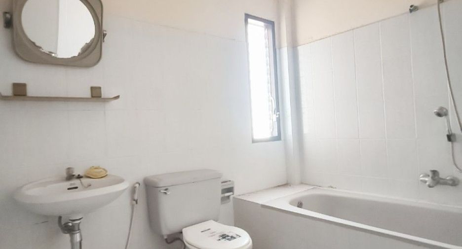 出售 2 卧室 联排别墅 在 Mueang Chon Buri, Chon Buri