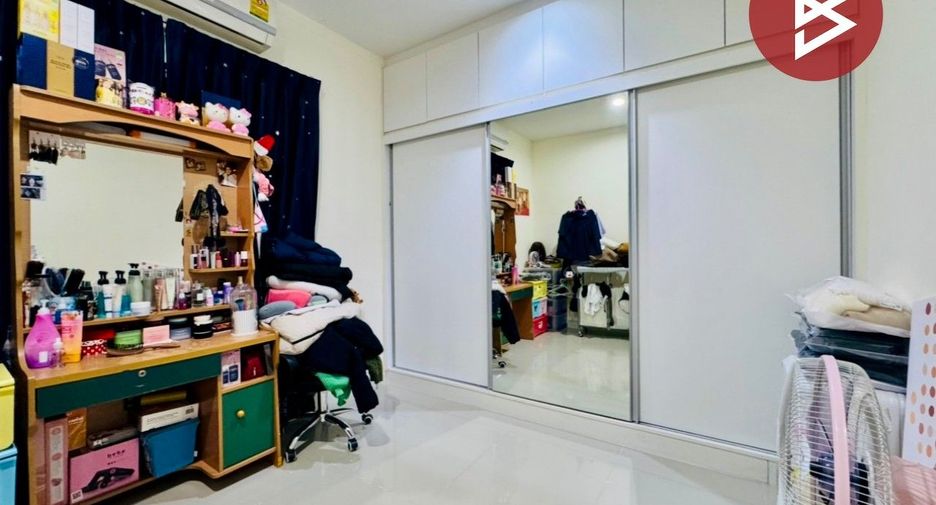 For sale 4 bedrooms townhouse in Phra Samut Chedi, Samut Prakan