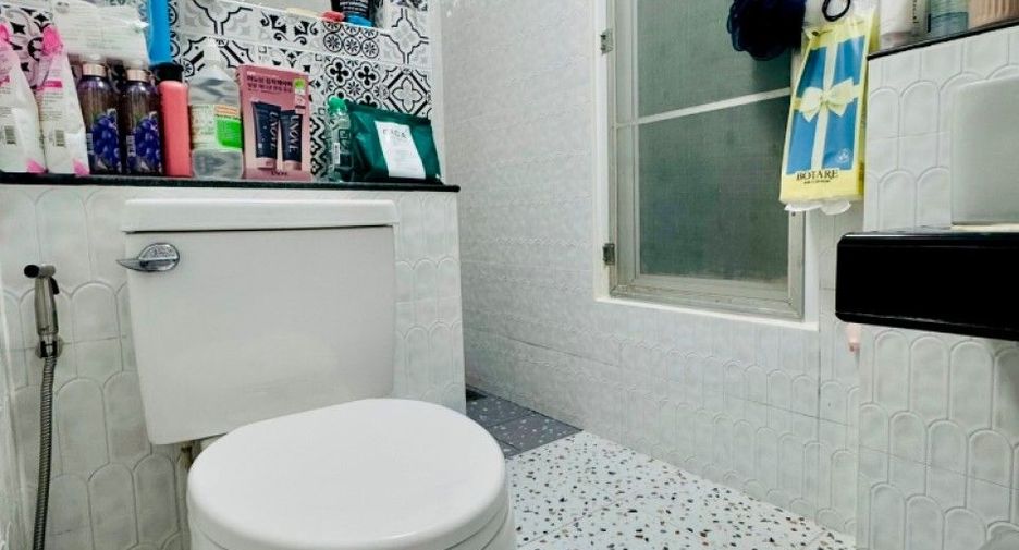 For sale 4 bedrooms townhouse in Phra Samut Chedi, Samut Prakan