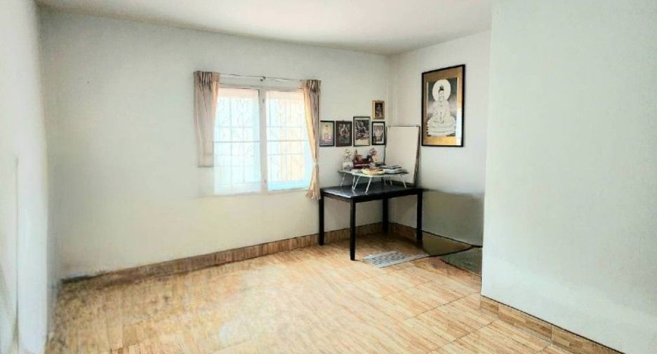For sale 2 bedrooms townhouse in Mueang Samut Prakan, Samut Prakan