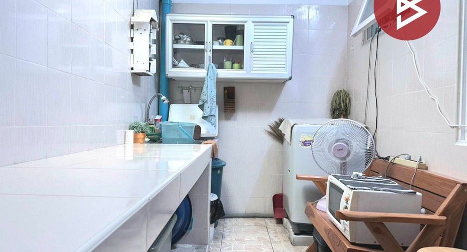 For sale 2 bedrooms townhouse in Mueang Samut Prakan, Samut Prakan