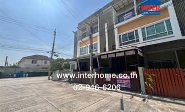 For rent そして for sale 3 ベッドルーム townhouse in Saphan Sung, Bangkok