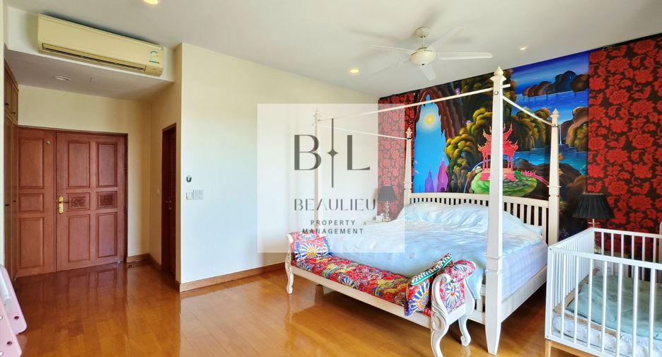 Haus zum Kauf mit 4 Zimmer in Sattahip, Chonburi