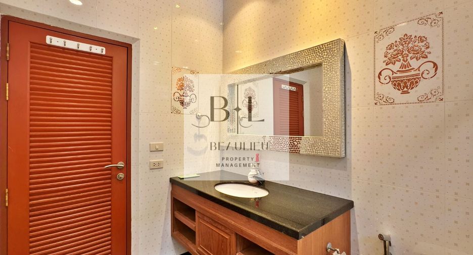 Haus zum Kauf mit 4 Zimmer in Sattahip, Chonburi