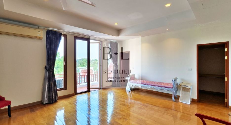 Haus zum Kauf mit 4 Zimmer in Sattahip, Chonburi