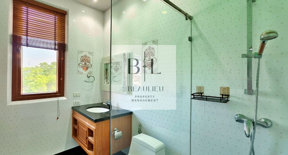 Haus zum Kauf mit 4 Zimmer in Sattahip, Chonburi