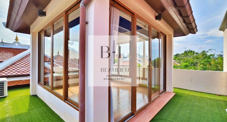 Haus zum Kauf mit 4 Zimmer in Sattahip, Chonburi