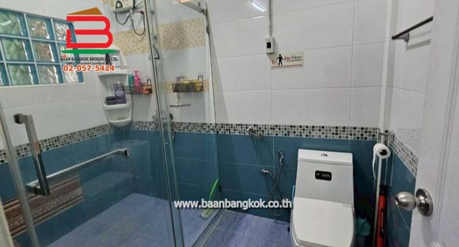 Casa adosada en venta de 2 habitaciones en Mueang Nonthaburi, Nonthaburi