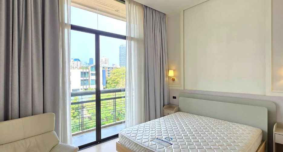 For rent 3 bedrooms townhouse in Watthana, Bangkok
