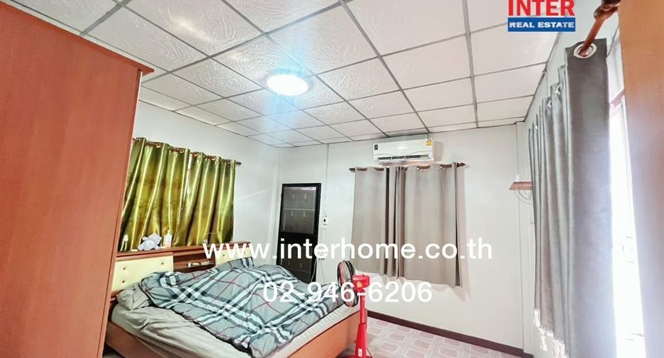 Casa adosada en venta de 3 habitaciones en Bang Khae, Bangkok