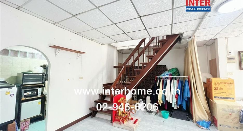 Casa adosada en venta de 3 habitaciones en Bang Khae, Bangkok