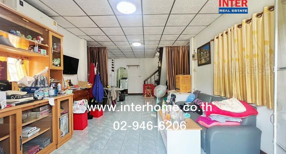 Casa adosada en venta de 3 habitaciones en Bang Khae, Bangkok