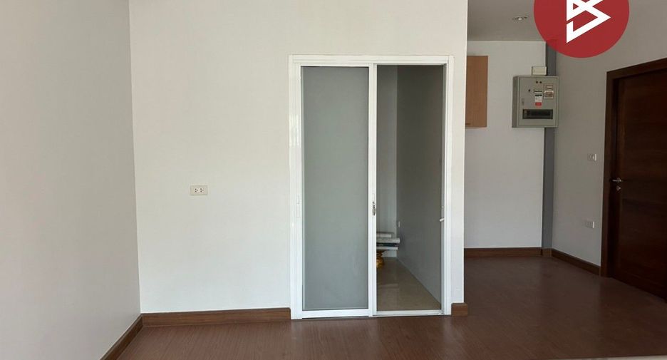For sale 4 bedrooms townhouse in Mueang Pathum Thani, Pathum Thani