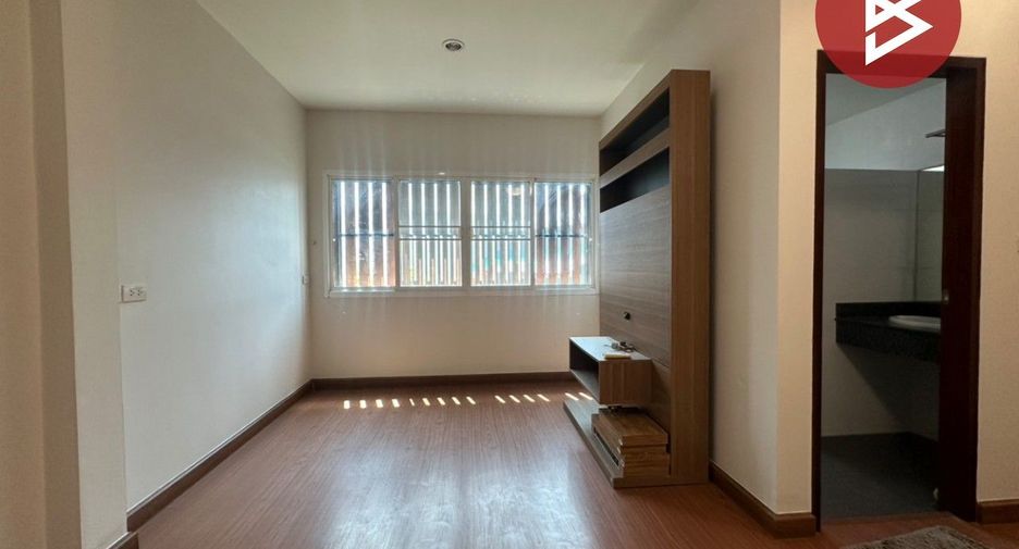 For sale 4 bedrooms townhouse in Mueang Pathum Thani, Pathum Thani