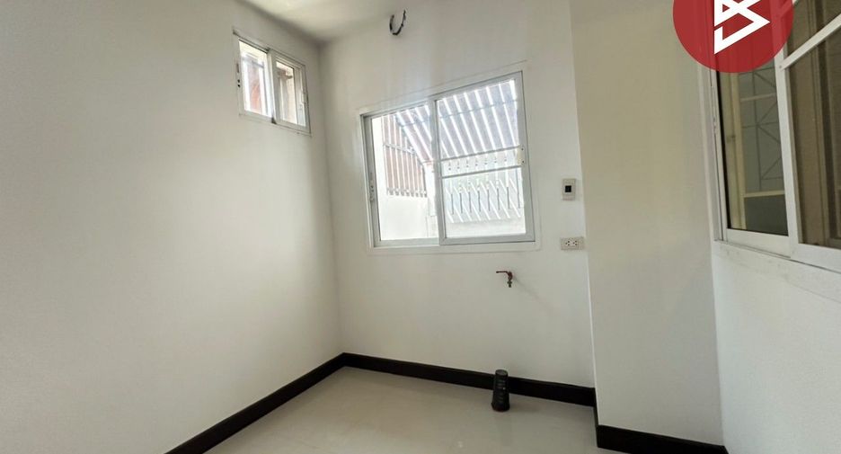 For sale 4 bedrooms townhouse in Mueang Pathum Thani, Pathum Thani