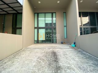 For sale 4 ベッドルーム townhouse in Bang Khae, Bangkok