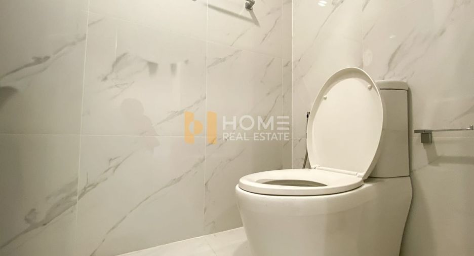 For sale 4 ベッドルーム townhouse in Bang Khae, Bangkok