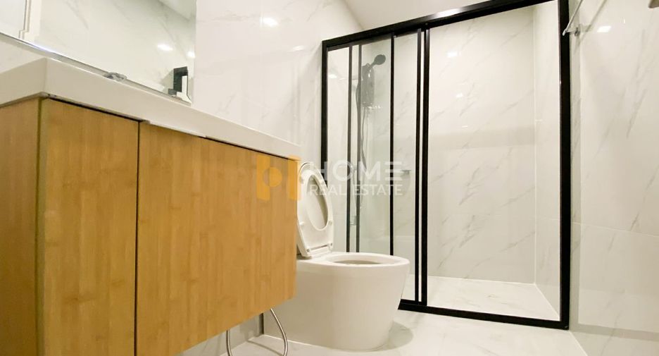 For sale 4 ベッドルーム townhouse in Bang Khae, Bangkok