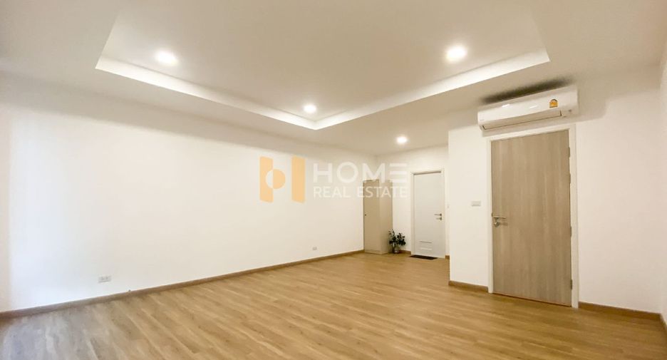 For sale 4 ベッドルーム townhouse in Bang Khae, Bangkok