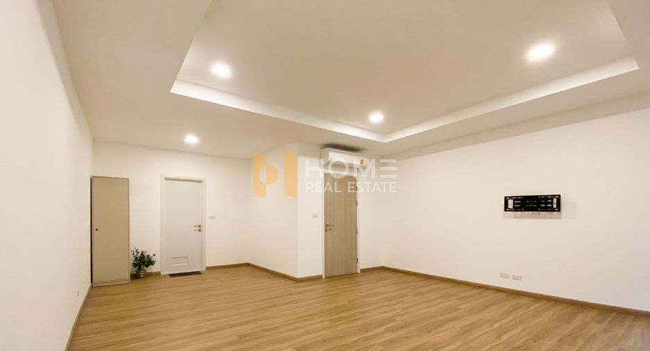 For sale 4 ベッドルーム townhouse in Bang Khae, Bangkok