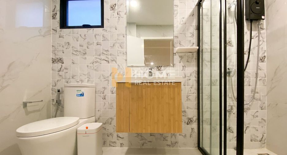 For sale 4 ベッドルーム townhouse in Bang Khae, Bangkok