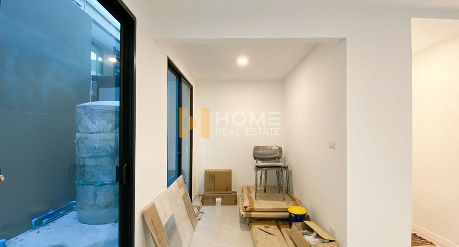 For sale 4 ベッドルーム townhouse in Bang Khae, Bangkok