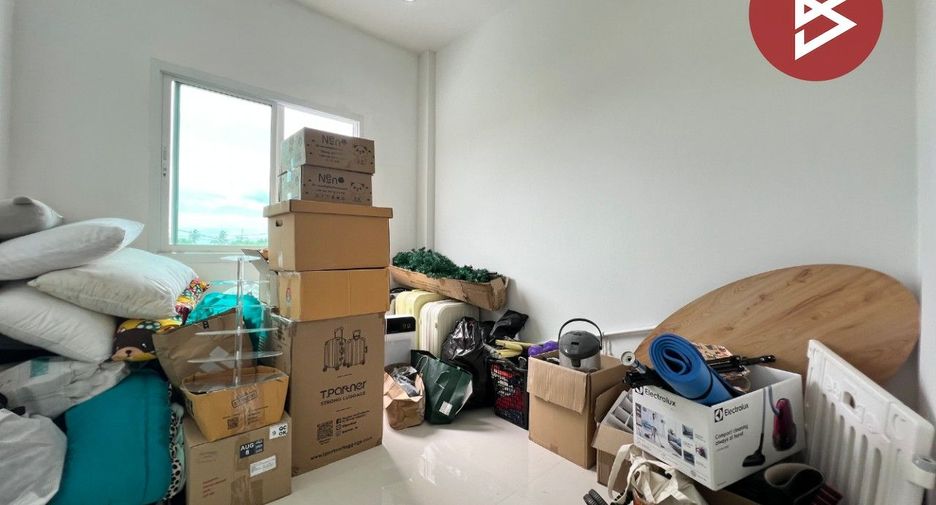 Reihenhaus zum Kauf mit 4 Zimmer in Mueang Chon Buri, Chonburi