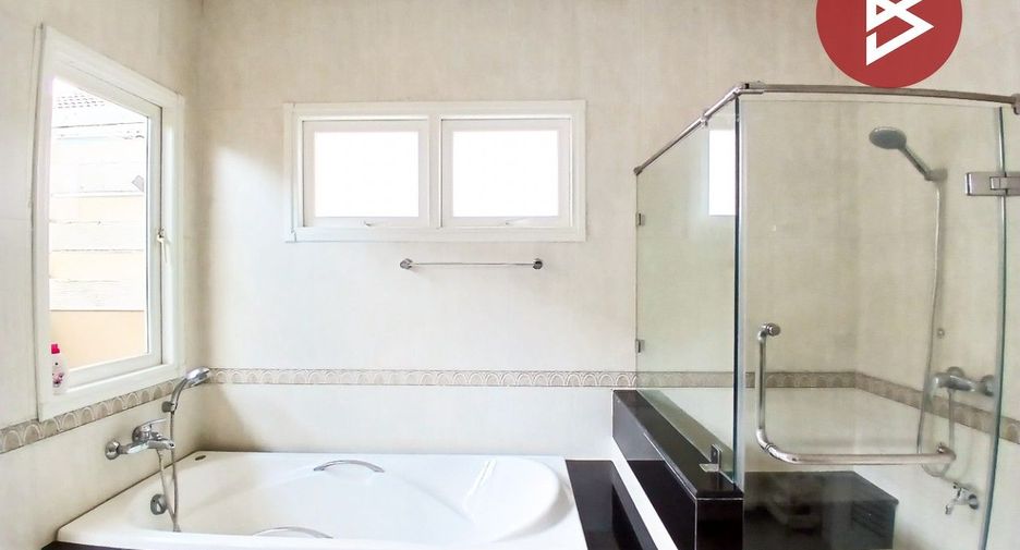 Haus zum Kauf mit 4 Zimmer in Suan Luang, Bangkok